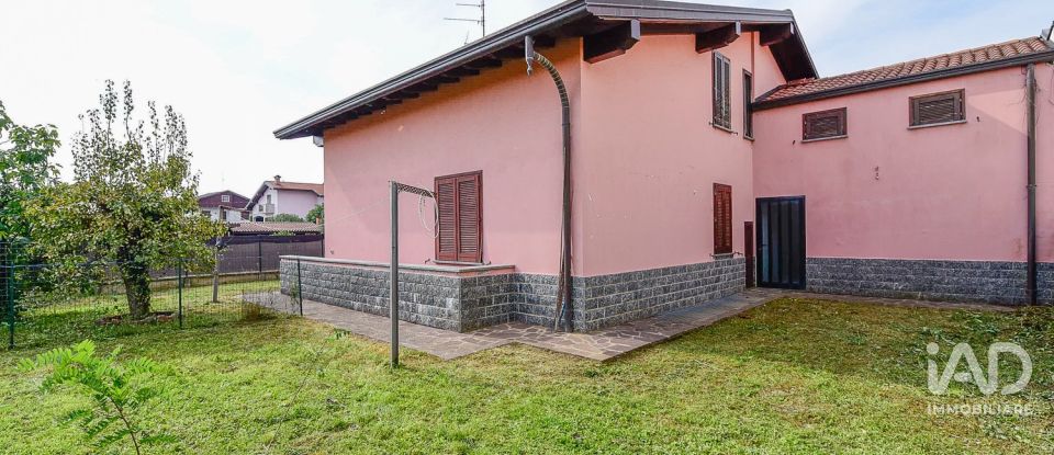 Farm 4 rooms of 225 m² in Mozzate (22076)