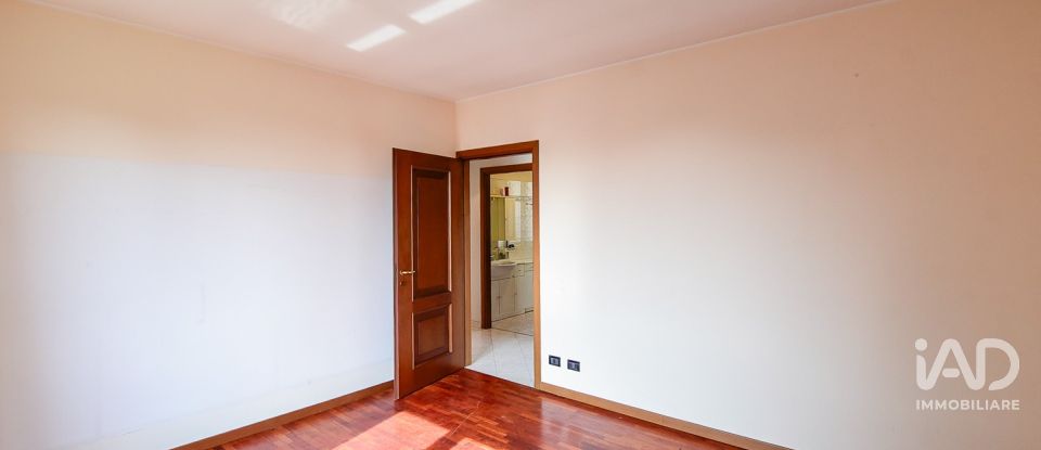 Farm 4 rooms of 225 m² in Mozzate (22076)