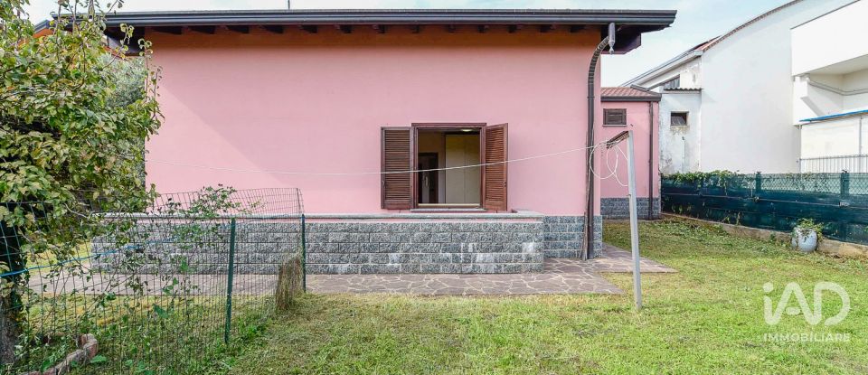 Farm 4 rooms of 225 m² in Mozzate (22076)