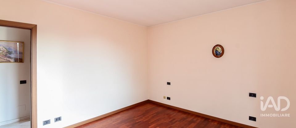 Farm 4 rooms of 225 m² in Mozzate (22076)