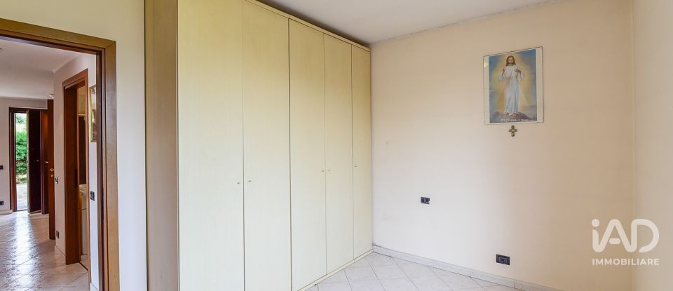 Farm 4 rooms of 225 m² in Mozzate (22076)