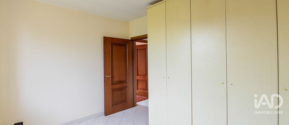 Farm 4 rooms of 225 m² in Mozzate (22076)