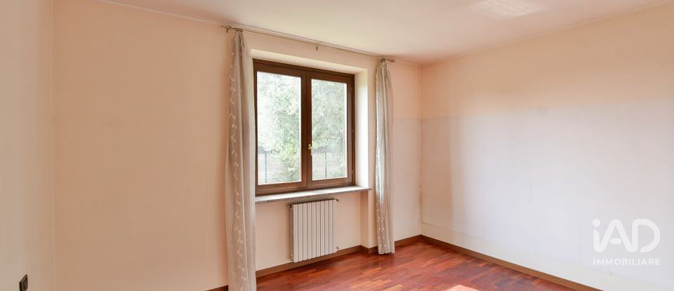 Farm 4 rooms of 225 m² in Mozzate (22076)