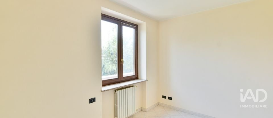 Farm 4 rooms of 225 m² in Mozzate (22076)