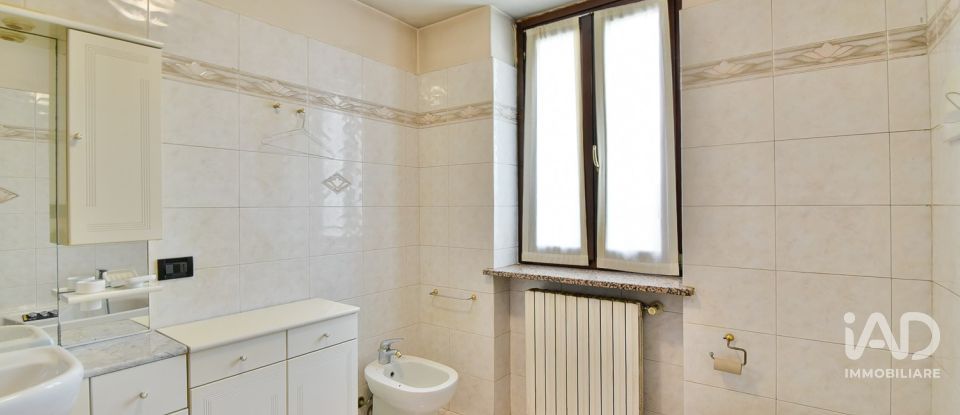 Farm 4 rooms of 225 m² in Mozzate (22076)