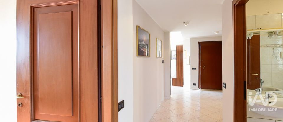 Farm 4 rooms of 225 m² in Mozzate (22076)