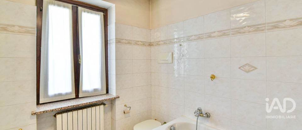 Farm 4 rooms of 225 m² in Mozzate (22076)