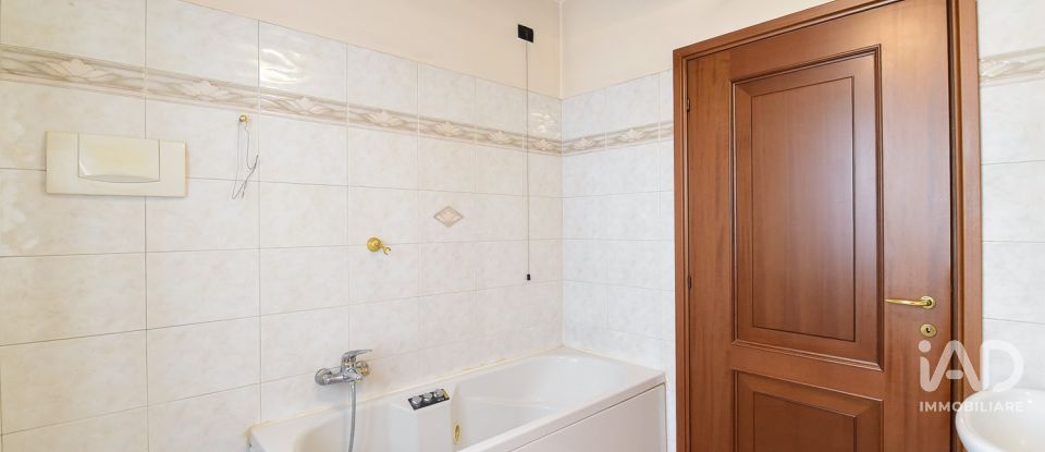 Farm 4 rooms of 225 m² in Mozzate (22076)