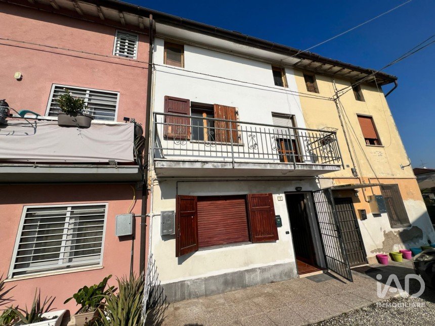 Casa indipendente / Villa 3 locali di 109 m² in Finale Emilia (41035)