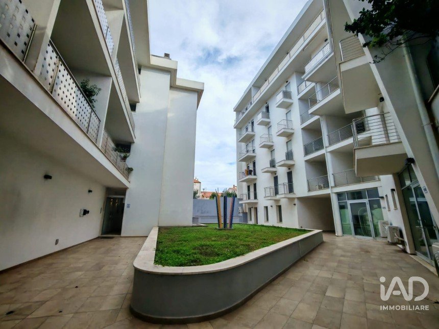 Negozio / locale commerciale di 82 m² in Olbia (07026)