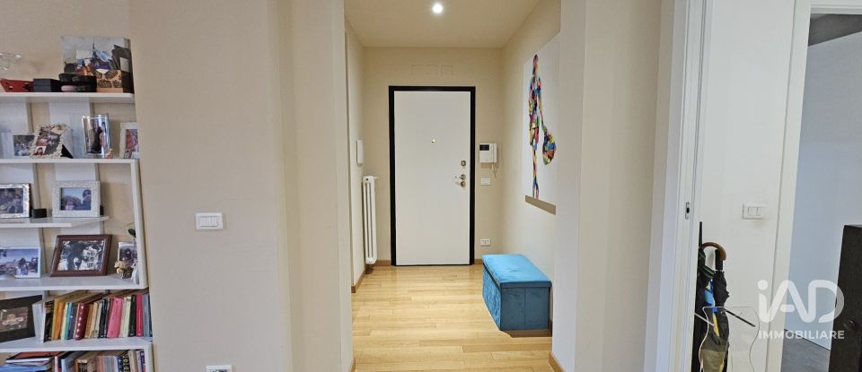 Three-room apartment of 118 m² in Genova (16161)