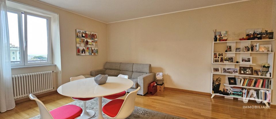 Three-room apartment of 118 m² in Genova (16161)
