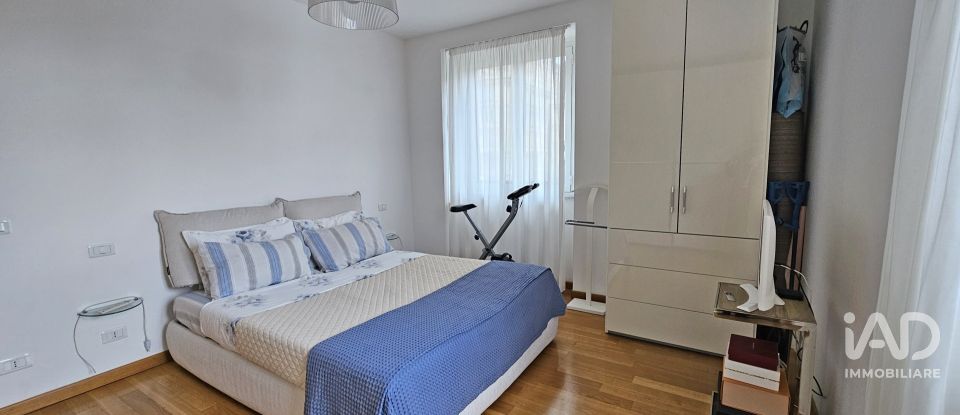 Three-room apartment of 118 m² in Genova (16161)