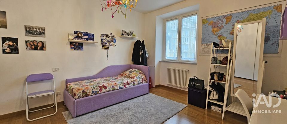 Three-room apartment of 118 m² in Genova (16161)