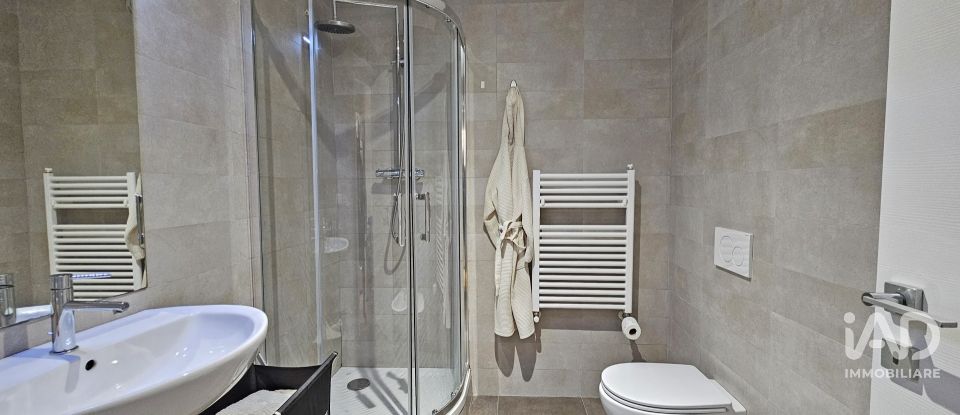 Three-room apartment of 118 m² in Genova (16161)