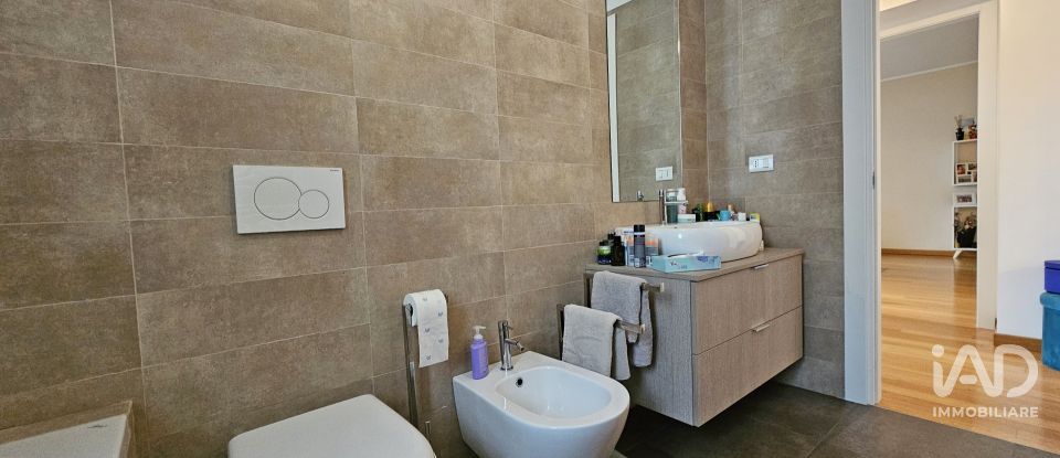 Three-room apartment of 118 m² in Genova (16161)