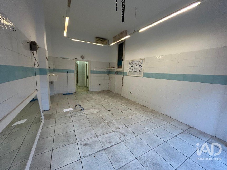 Shop / premises commercial of 39 m² in Firenze (50126)