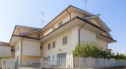 Villa a schiera 10 locali di 300 m² in Mosciano Sant'Angelo (64023)