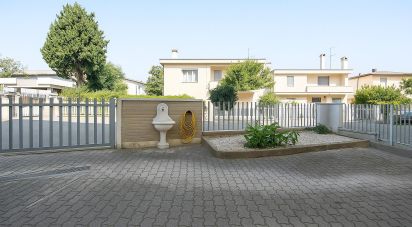 Villa a schiera 10 locali di 300 m² in Mosciano Sant'Angelo (64023)