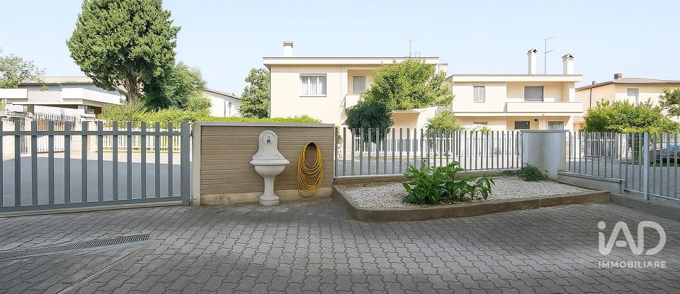 Villa a schiera 10 locali di 300 m² in Mosciano Sant'Angelo (64023)