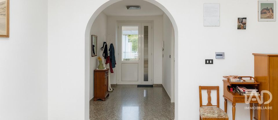 Villa a schiera 10 locali di 300 m² in Mosciano Sant'Angelo (64023)