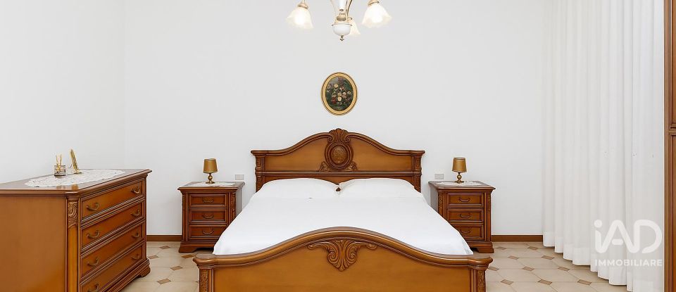 Villa a schiera 10 locali di 300 m² in Mosciano Sant'Angelo (64023)