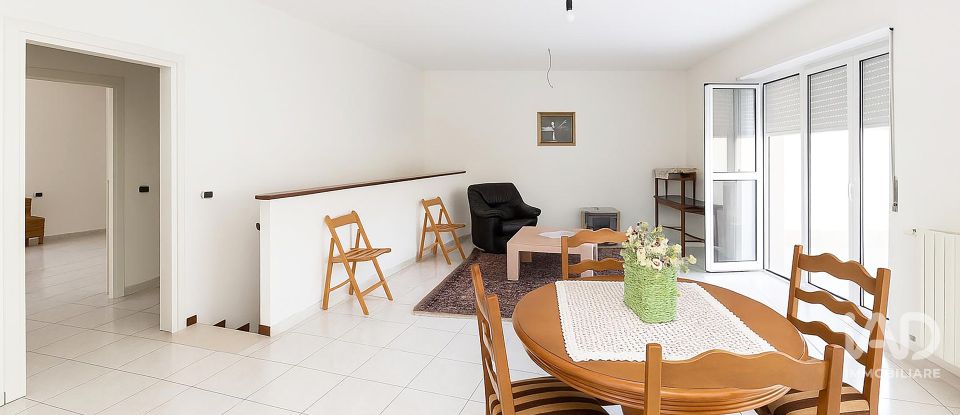 Villa a schiera 10 locali di 300 m² in Mosciano Sant'Angelo (64023)