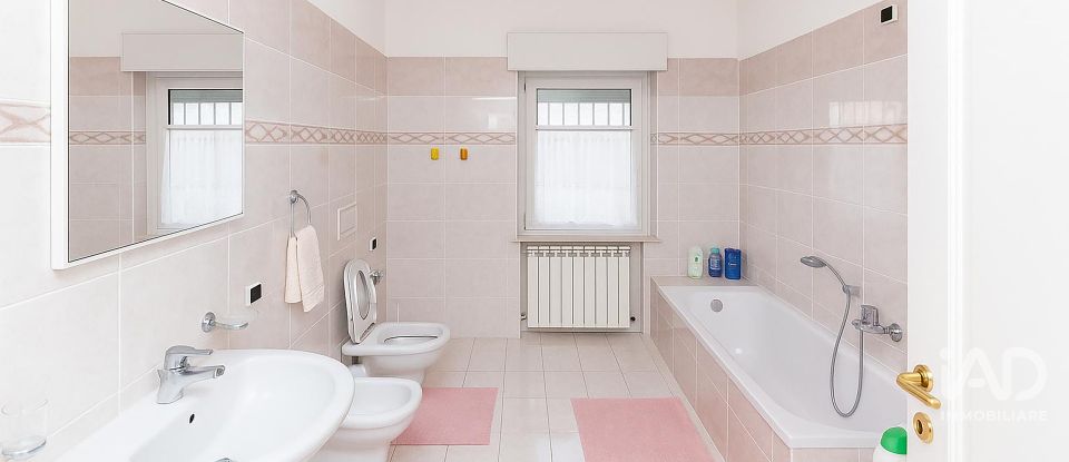 Villa a schiera 10 locali di 300 m² in Mosciano Sant'Angelo (64023)