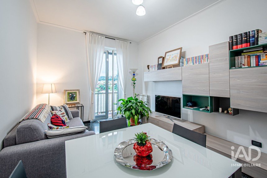 Four-room apartment of 66 m² in Genova (16136)