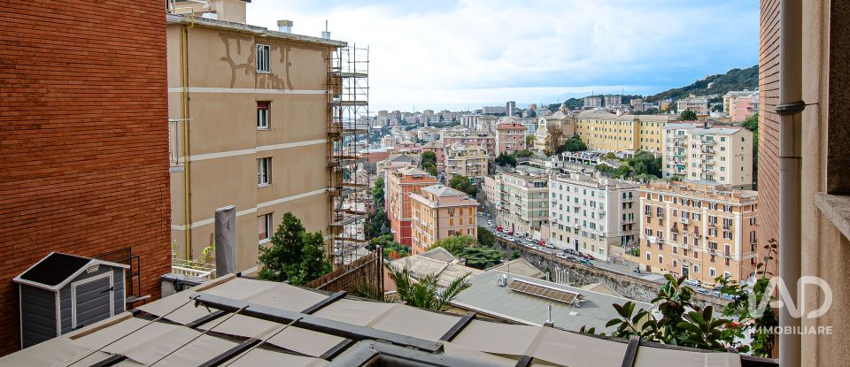 Four-room apartment of 66 m² in Genova (16136)