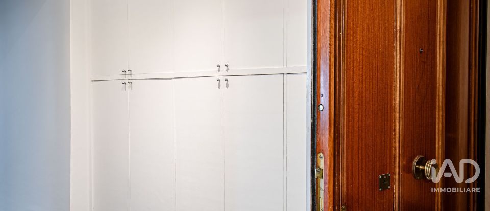Four-room apartment of 66 m² in Genova (16136)