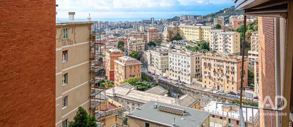 Four-room apartment of 66 m² in Genova (16136)