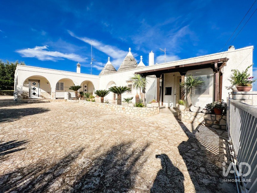 House boat 15 rooms of 362 m² in Martina Franca (74015)