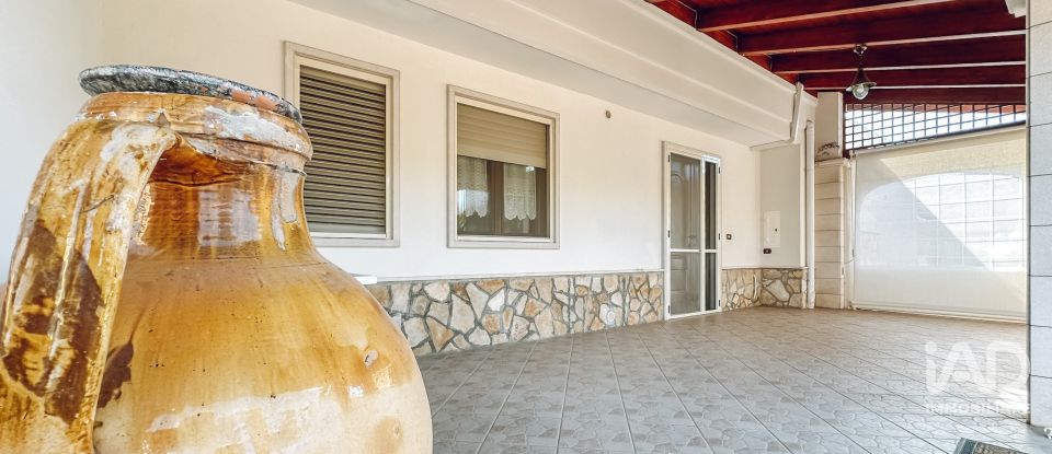 House boat 15 rooms of 362 m² in Martina Franca (74015)