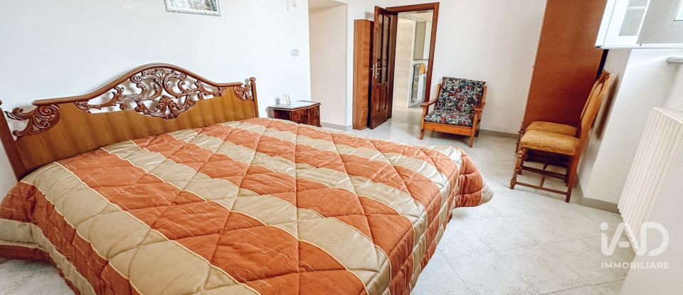 House boat 15 rooms of 362 m² in Martina Franca (74015)