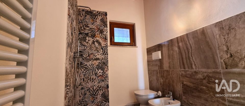 House boat 5 rooms of 208 m² in Pozzolengo (25010)