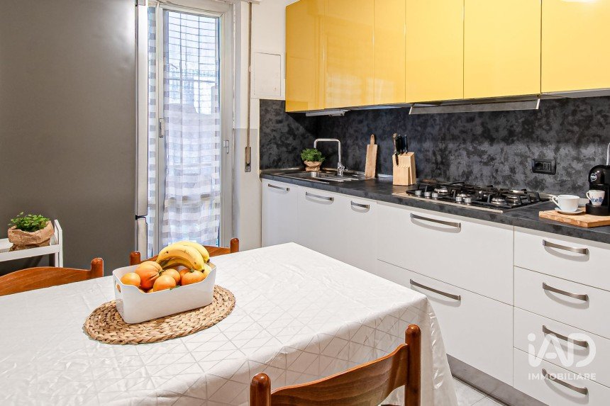 Two-room apartment of 70 m² in Genova (16137)