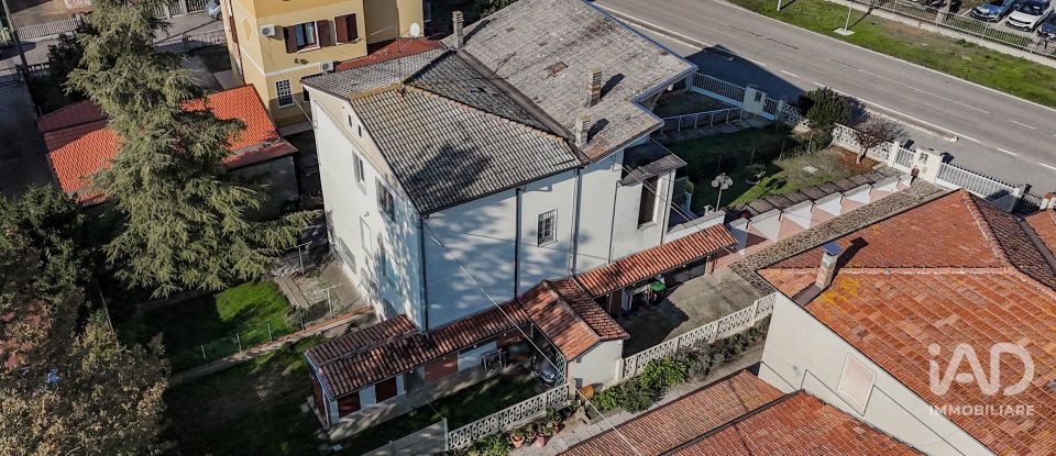 House boat 3 rooms of 167 m² in Bondeno (44012)