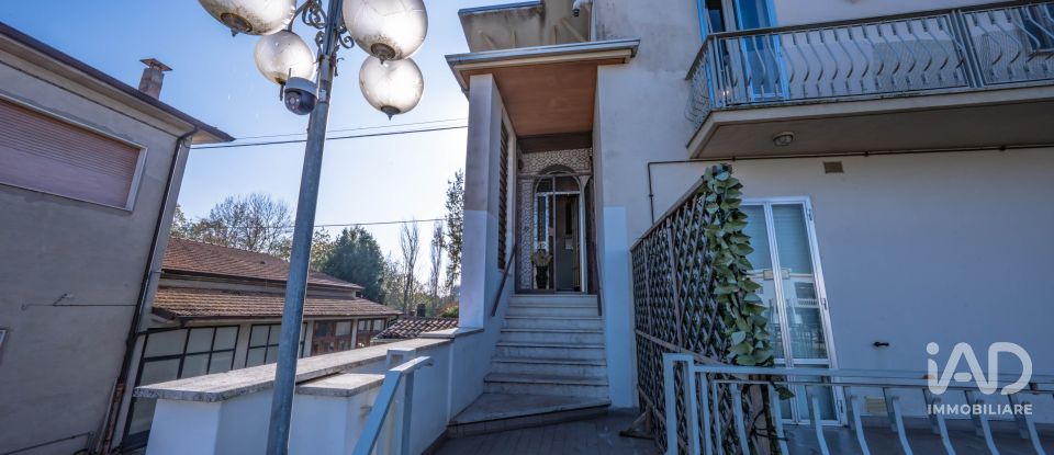 House boat 3 rooms of 167 m² in Bondeno (44012)