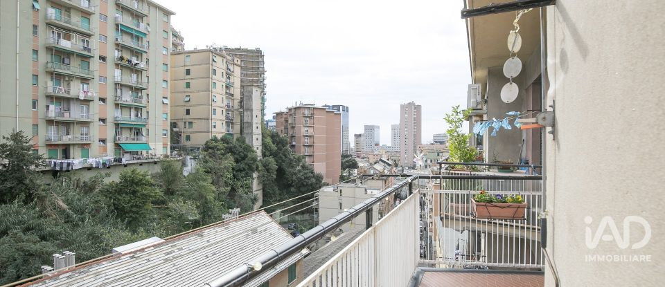 Four-room apartment of 70 m² in Genova (16149)