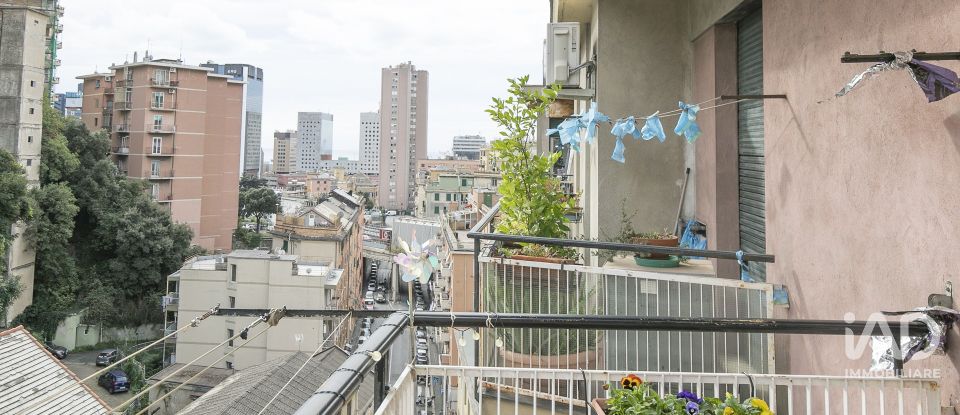 Four-room apartment of 70 m² in Genova (16149)