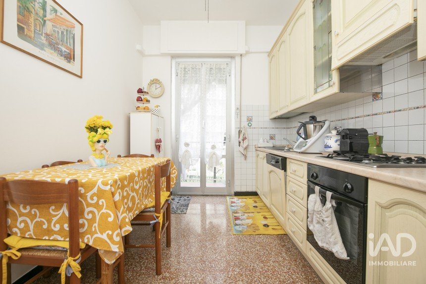 Apartment 5 rooms of 80 m² in Genova (16149)