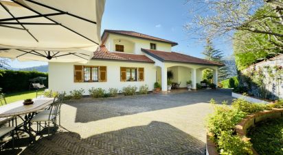 Casale 10 locali di 236 m² in Bargagli (16021)