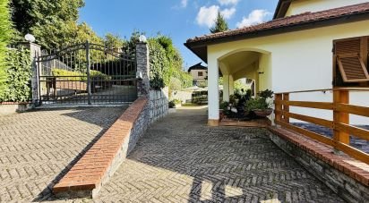 Casale 10 locali di 236 m² in Bargagli (16021)