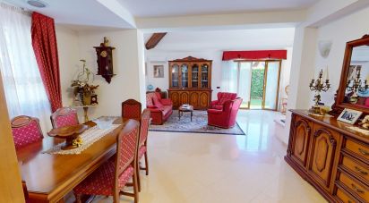 Casale 10 locali di 236 m² in Bargagli (16021)