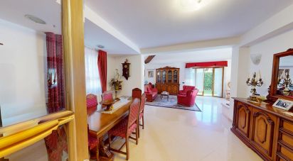 Casale 10 locali di 236 m² in Bargagli (16021)