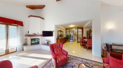 Casale 10 locali di 236 m² in Bargagli (16021)