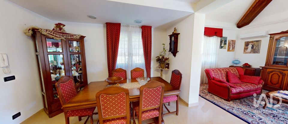 Casale 10 locali di 236 m² in Bargagli (16021)