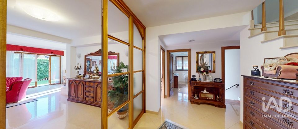 Casale 10 locali di 236 m² in Bargagli (16021)