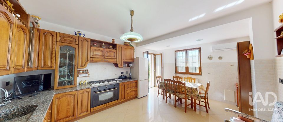 Casale 10 locali di 236 m² in Bargagli (16021)